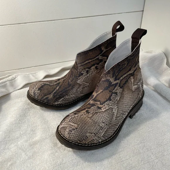 Charleston and Co. Liberty Python ankle boot - size 7 - Picture 2 of 6